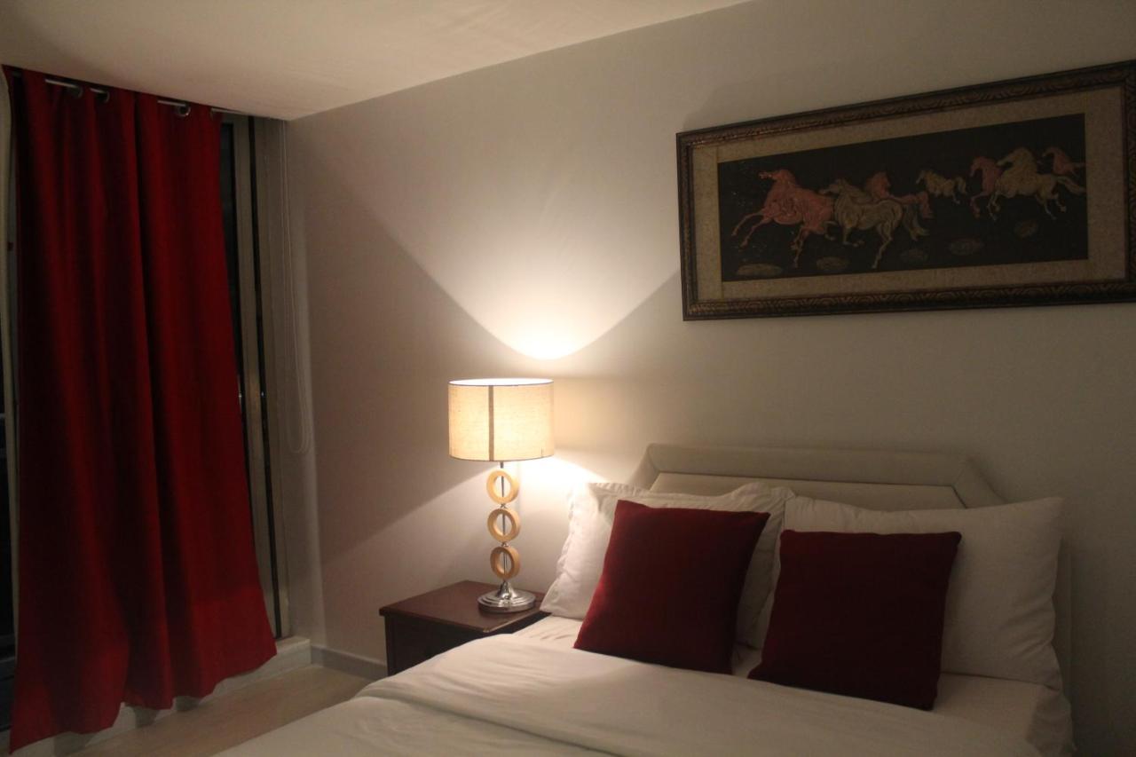 Azure C2 Balcony Wifi Near Mall Airport Multiple Units Paranaque City Экстерьер фото